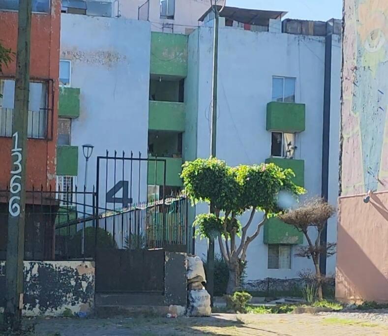 Practico Y Comodo Caminando A La Expo Guadalajara Exterior foto